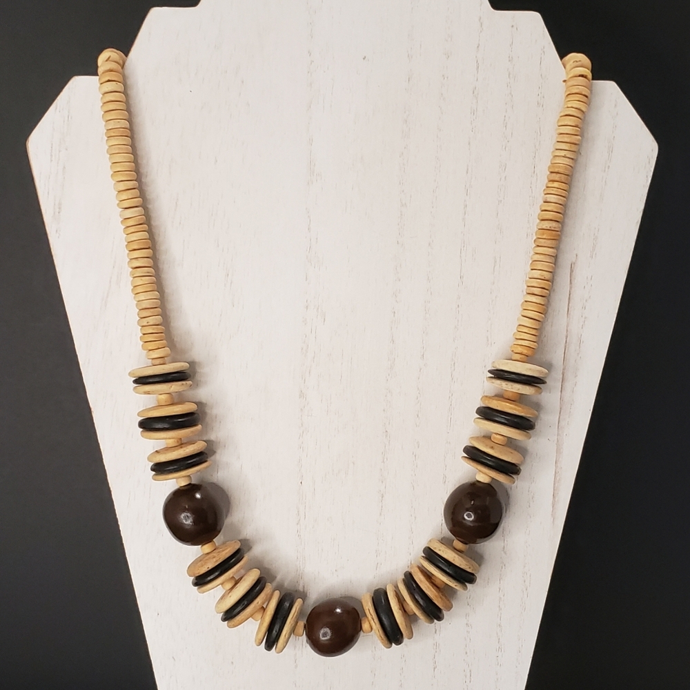 Vintage Wood beaded Necklace, chucky necklace